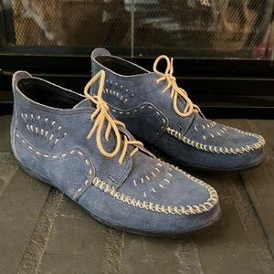 Adorable Minnetonka moccasins like new size 8 blue suede booties